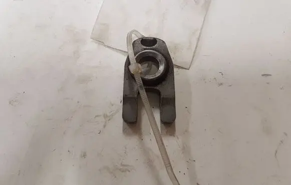 Renault Megane III Fuel Injector clamp holder 1407