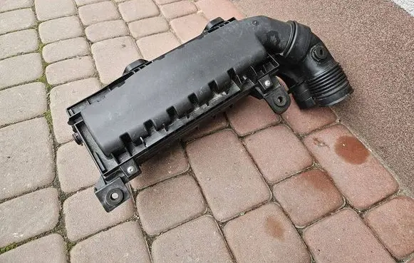 Opel Grandland X Air filter box 9812735680