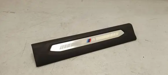 BMW 1 F40 Front sill trim cover 7469183