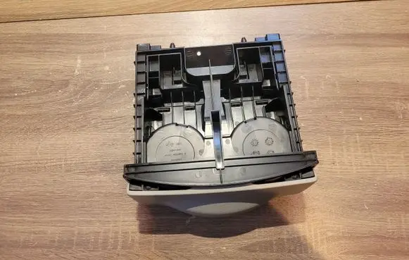 Cup holder front