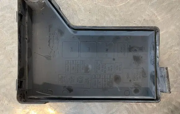 Nissan Qashqai Fuse box cover 24382JD00A