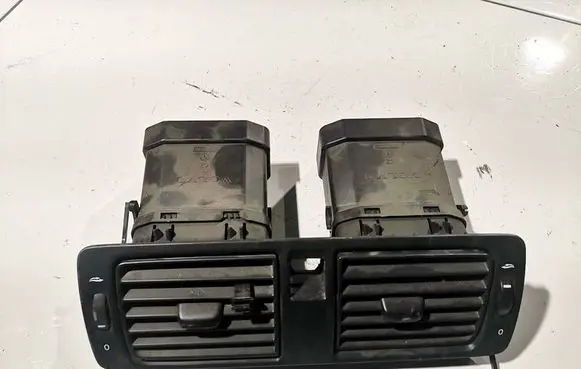Volvo V50 Dash center air vent grill