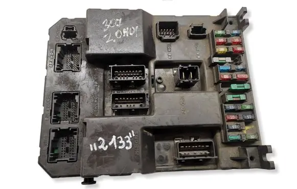 Peugeot 307 Fuse module 9651197580 9651196880 00091485180303