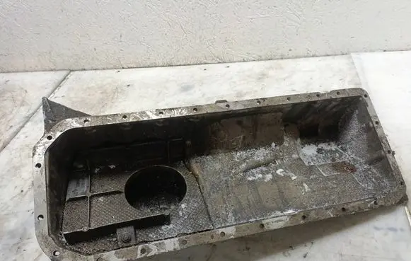 BMW 5 E39 Oil sump 1735936