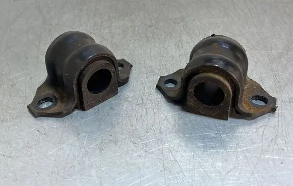 Toyota Prius (XW50) Sway bar bush bracket, front 