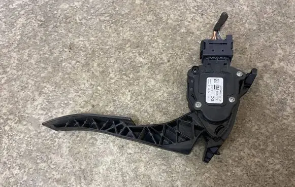 Opel Insignia A Accelerator throttle pedal 13237352 02072011 6PV00976500