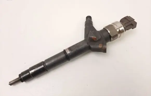 Nissan Primera Fuel injector AW421AW4 04G00974