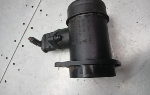 Audi A6 S6 C5 4B Mass air flow meter 0281002216