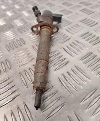 Volvo V70 Fuel injector 8658352