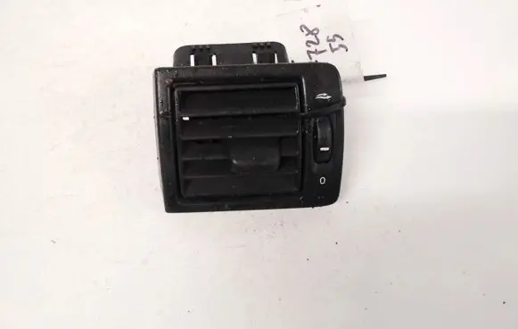 Volvo V50 Dash center air vent grill y01102