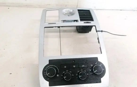 Chrysler 300 - 300C Climate control unit P55111031AD 031AD