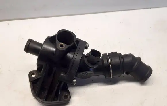 Volkswagen Golf V Engine coolant pipe/hose 6F121114 8T0X1879