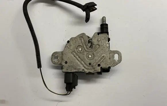 Ford Focus Tailgate/trunk/boot lock/catch/latch C7G0A 18700 3M51