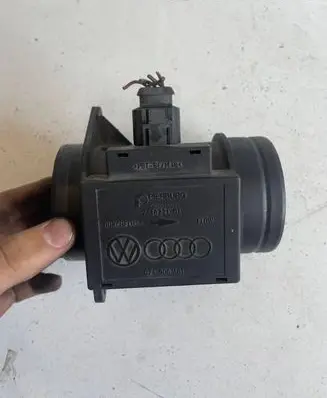Volkswagen Golf III Mass air flow meter 074906461