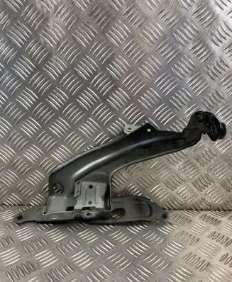 Fender mounting bracket