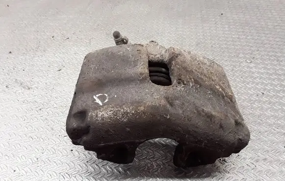 Volkswagen PASSAT B6 Front brake caliper 