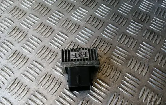 Renault Master III Glow plug pre-heat relay 110678071R