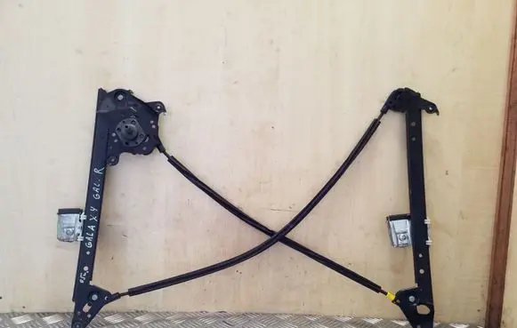 Rear door manual window regulator