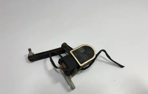 Headlight/headlamp level sensor