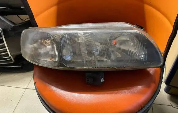 Volvo S70 V70 V70 XC Headlight/headlamp 8693568 89007908