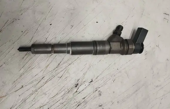 BMW X3 E83 Fuel injector 7793836