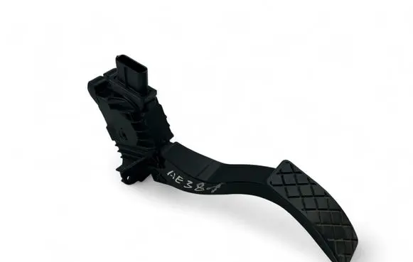 Accelerator throttle pedal