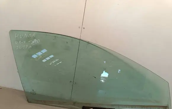 Honda HR-V Front door window glass four-door 43R008010 DOT376