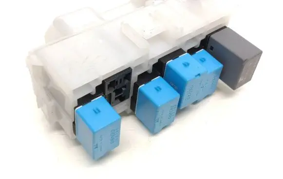 Toyota Auris E180 Fuse box set 9098702027 9008087021