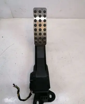 Mercedes-Benz ML W164 Accelerator throttle pedal A1643000104