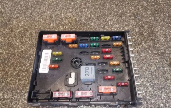 Volkswagen PASSAT B7 Fuse module 3C0937125