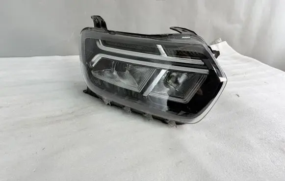 Dacia Duster II Headlight/headlamp 260109550R