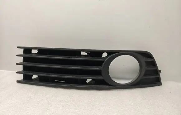 Audi A4 S4 B6 8E 8H Front bumper lower grill 8E0807682A