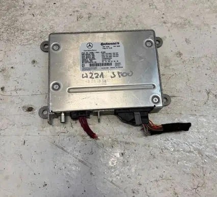 Mercedes-Benz S W221 Aerial antenna amplifier A0004424060 DB70211446
