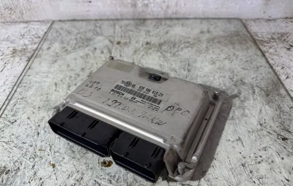 Volkswagen PASSAT B5.5 Engine control unit/module 038906019EM 28SA5042 0281010668