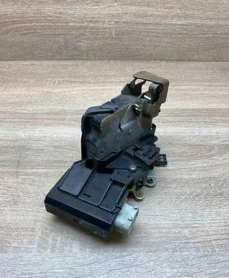 BMW 5 E39 Front door lock 8352165 REARLEFT