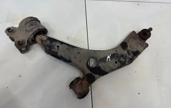Ford Focus C-MAX Front lower control arm/wishbone