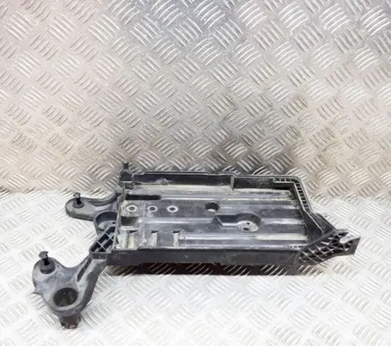 Volkswagen PASSAT B8 Battery box tray 5Q0915331J 5Q0915321H