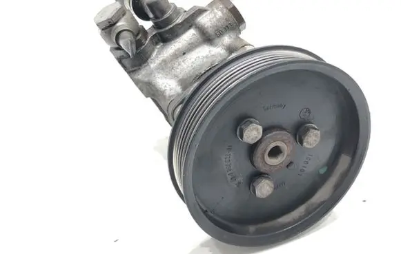 BMW X3 E83 Power steering pump 7652974116