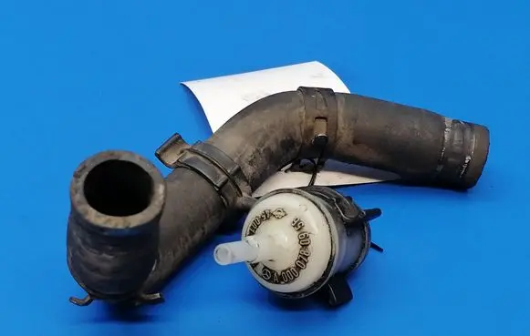 Engine coolant pipe/hose