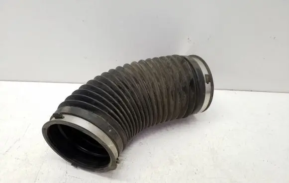 Chrysler Town & Country V Air intake hose/pipe 04861732AB