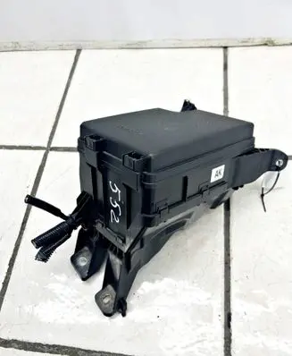 Toyota RAV 4 (XA40) Fuse module 178523