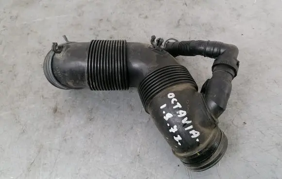 Skoda Octavia Mk2 (1Z) Air intake hose/pipe 3C0129654N