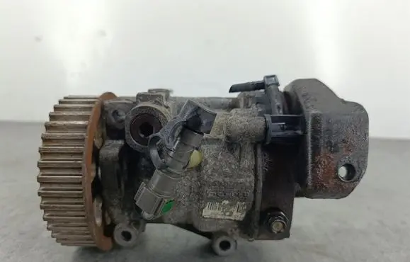 Renault Clio III Fuel injection high pressure pump