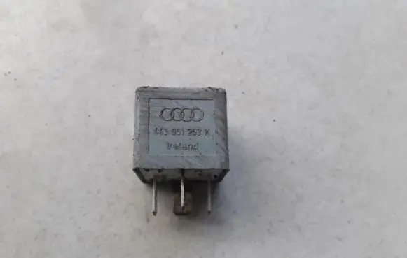 Volkswagen PASSAT B5 Other relay 443951253k