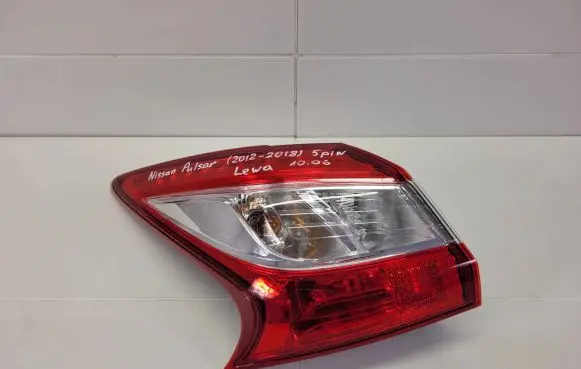 Nissan Pulsar Rear/tail lights 220-18066