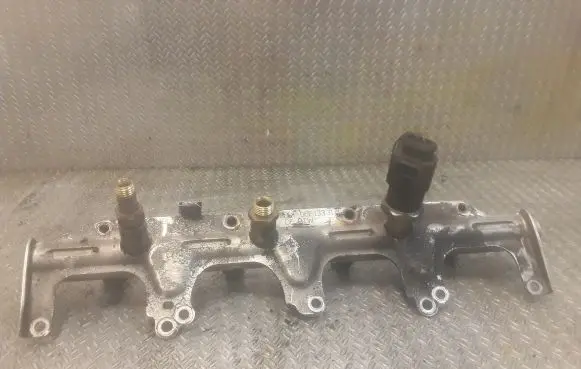 Audi A4 S4 B7 8E 8H Fuel main line pipe 06F133317