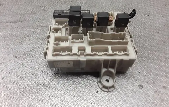 Toyota Previa (XR30, XR40) II Fuse module 8922128040