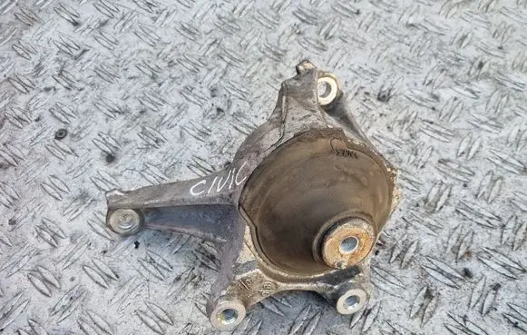 Honda Civic Engine mount bracket
