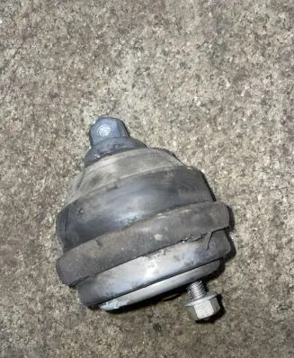 BMW 5 E39 Engine mount bracket 22111096514