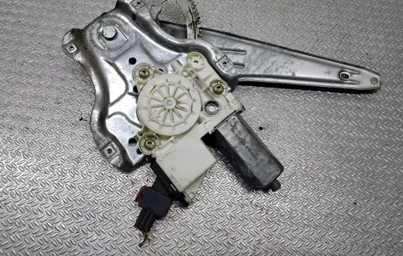 Toyota Corolla E120 E130 Rear door window regulator with motor 6983002100